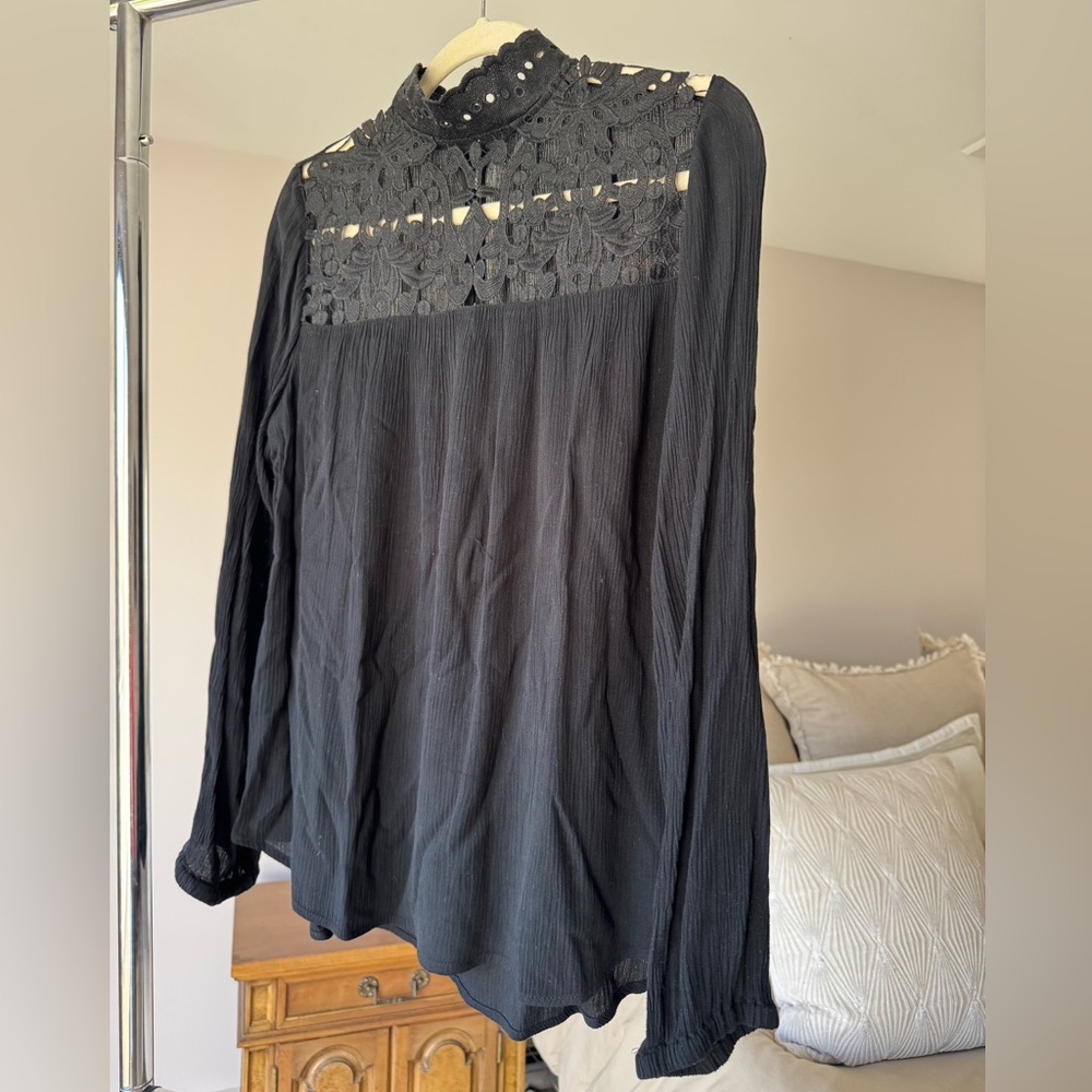 Who What Wear Black Long Sleeve Top w/ High Neck, Lace and Scalloped Trim, sz S